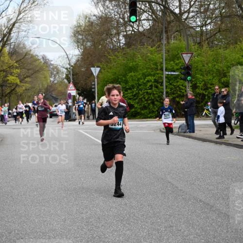 12.04.2026 - 45. Internationalen Wilhelmsburger Insellauf J. Mangold http://msf.ph/oto/9509959 12.04.2026 12:59:05 Ziel 2015, 3926, 3728, 4023, 2009, 4875, 5276, 3017, 5111, 5124, 5644, 5718, 2082, 4741, 5191, 4287, 5219, 2068, 3246, 4035, 5244, 4128, 4565, 5079, 4395, 4395, 4187, 5067, 2069, 4761, 5179, 3192, 5635, 4917, 4171, 4170, 5011, 4781, 4872, 4581, 5338, 5339, 2006, 4096, 5081, 4623 meine-sportfotos.de