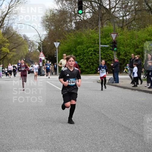 12.04.2026 - 45. Internationalen Wilhelmsburger Insellauf J. Mangold http://msf.ph/oto/9509960 12.04.2026 12:59:05 Ziel 2015, 3926, 3728, 4023, 2009, 4875, 5276, 3017, 5111, 5124, 5644, 5718, 2082, 4741, 5191, 4287, 5219, 2068, 3246, 4035, 5244, 4128, 4565, 5079, 4395, 4395, 4187, 5067, 2069, 4761, 5179, 3192, 5635, 4917, 4171, 4170, 5011, 4781, 4872, 4581, 5338, 5339, 2006, 4096, 5081, 4623 meine-sportfotos.de