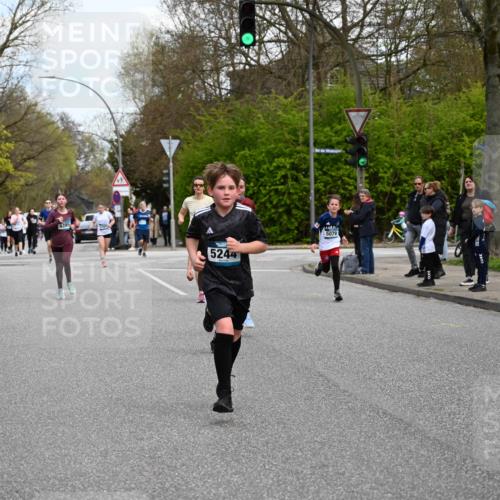 12.04.2026 - 45. Internationalen Wilhelmsburger Insellauf J. Mangold http://msf.ph/oto/9509962 12.04.2026 12:59:05 Ziel 2015, 3926, 3728, 4023, 2009, 4875, 5276, 3017, 5111, 5124, 5644, 5718, 2082, 4741, 5191, 4287, 5219, 2068, 3246, 4035, 5244, 4128, 4565, 5079, 4395, 4395, 4187, 5067, 2069, 4761, 5179, 3192, 5635, 4917, 4171, 4170, 5011, 4781, 4872, 4581, 5338, 5339, 2006, 4096, 5081, 4623 meine-sportfotos.de