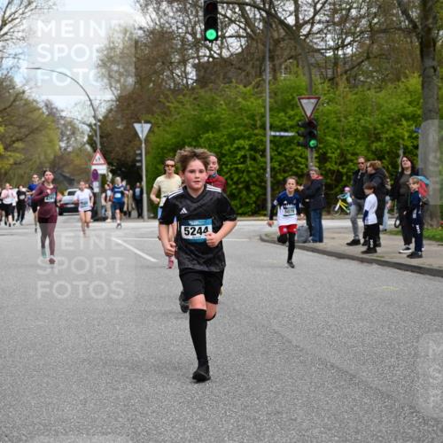 12.04.2026 - 45. Internationalen Wilhelmsburger Insellauf J. Mangold http://msf.ph/oto/9509963 12.04.2026 12:59:05 Ziel 2015, 3926, 3728, 4023, 2009, 4875, 5276, 3017, 5111, 5124, 5644, 5718, 2082, 4741, 5191, 4287, 5219, 2068, 3246, 4035, 5244, 4128, 4565, 5079, 4395, 4395, 4187, 5067, 2069, 4761, 5179, 3192, 5635, 4917, 4171, 4170, 5011, 4781, 4872, 4581, 5338, 5339, 2006, 4096, 5081, 4623 meine-sportfotos.de