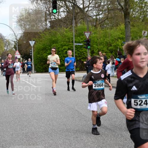 12.04.2026 - 45. Internationalen Wilhelmsburger Insellauf J. Mangold http://msf.ph/oto/9509967 12.04.2026 12:59:07 Ziel 2015, 3926, 3728, 4023, 2009, 4875, 5276, 3017, 5111, 5124, 5644, 5718, 2082, 4741, 5191, 4287, 5219, 2068, 3246, 4035, 5244, 4128, 4565, 5079, 4395, 4187, 4187, 5067, 2069, 4761, 5179, 3192, 5635, 4917, 4171, 4170, 5011, 4781, 4872, 4581, 5338, 5339, 2006, 4096, 5081, 4623, 4620 meine-sportfotos.de
