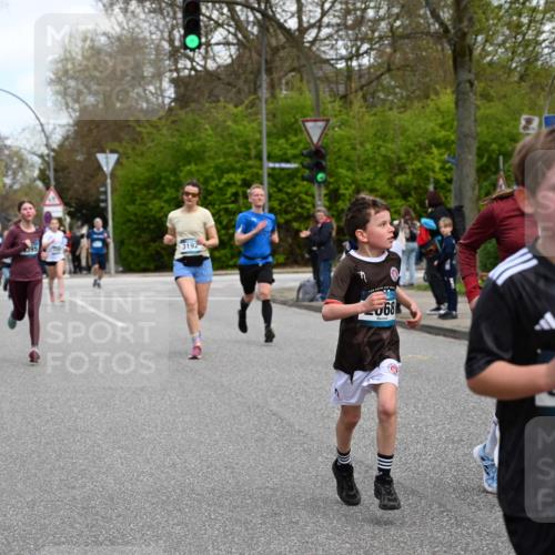 12.04.2026 - 45. Internationalen Wilhelmsburger Insellauf J. Mangold http://msf.ph/oto/9509968 12.04.2026 12:59:07 Ziel 2015, 3926, 3728, 4023, 2009, 4875, 5276, 3017, 5111, 5124, 5644, 5718, 2082, 4741, 5191, 4287, 5219, 2068, 3246, 4035, 5244, 4128, 4565, 5079, 4395, 4187, 4187, 5067, 2069, 4761, 5179, 3192, 5635, 4917, 4171, 4170, 5011, 4781, 4872, 4581, 5338, 5339, 2006, 4096, 5081, 4623, 4620 meine-sportfotos.de
