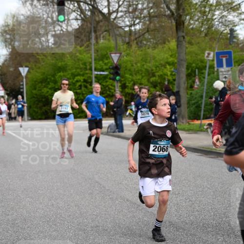 12.04.2026 - 45. Internationalen Wilhelmsburger Insellauf J. Mangold http://msf.ph/oto/9509970 12.04.2026 12:59:07 Ziel 2015, 3926, 3728, 4023, 2009, 4875, 5276, 3017, 5111, 5124, 5644, 5718, 2082, 4741, 5191, 4287, 5219, 2068, 3246, 4035, 5244, 4128, 4565, 5079, 4395, 4187, 4187, 5067, 2069, 4761, 5179, 3192, 5635, 4917, 4171, 4170, 5011, 4781, 4872, 4581, 5338, 5339, 2006, 4096, 5081, 4623, 4620 meine-sportfotos.de
