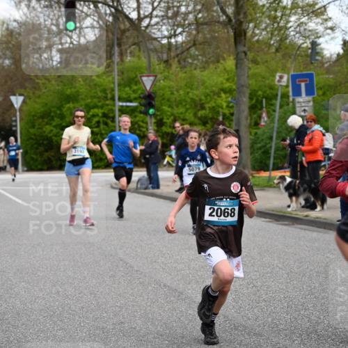 12.04.2026 - 45. Internationalen Wilhelmsburger Insellauf J. Mangold http://msf.ph/oto/9509971 12.04.2026 12:59:07 Ziel 2015, 3926, 3728, 4023, 2009, 4875, 5276, 3017, 5111, 5124, 5644, 5718, 2082, 4741, 5191, 4287, 5219, 2068, 3246, 4035, 5244, 4128, 4565, 5079, 4395, 4187, 4187, 5067, 2069, 4761, 5179, 3192, 5635, 4917, 4171, 4170, 5011, 4781, 4872, 4581, 5338, 5339, 2006, 4096, 5081, 4623, 4620 meine-sportfotos.de