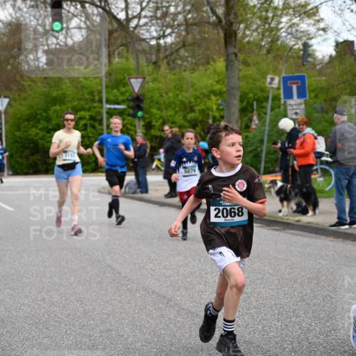 12.04.2026 - 45. Internationalen Wilhelmsburger Insellauf J. Mangold http://msf.ph/oto/9509972 12.04.2026 12:59:07 Ziel 2015, 3926, 3728, 4023, 2009, 4875, 5276, 3017, 5111, 5124, 5644, 5718, 2082, 4741, 5191, 4287, 5219, 2068, 3246, 4035, 5244, 4128, 4565, 5079, 4395, 4187, 4187, 5067, 2069, 4761, 5179, 3192, 5635, 4917, 4171, 4170, 5011, 4781, 4872, 4581, 5338, 5339, 2006, 4096, 5081, 4623, 4620 meine-sportfotos.de
