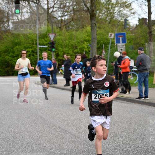 12.04.2026 - 45. Internationalen Wilhelmsburger Insellauf J. Mangold http://msf.ph/oto/9509973 12.04.2026 12:59:07 Ziel 2015, 3926, 3728, 4023, 2009, 4875, 5276, 3017, 5111, 5124, 5644, 5718, 2082, 4741, 5191, 4287, 5219, 2068, 3246, 4035, 5244, 4128, 4565, 5079, 4395, 4187, 4187, 5067, 2069, 4761, 5179, 3192, 5635, 4917, 4171, 4170, 5011, 4781, 4872, 4581, 5338, 5339, 2006, 4096, 5081, 4623, 4620 meine-sportfotos.de