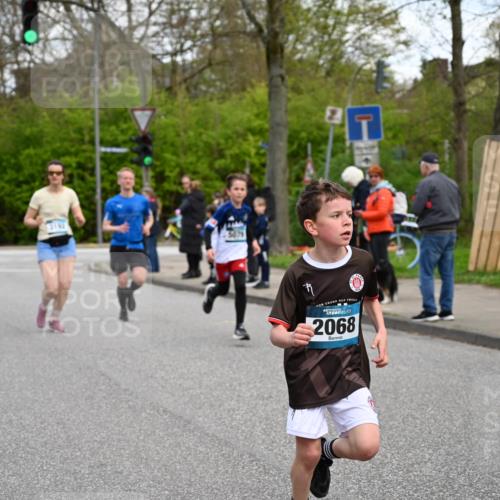 12.04.2026 - 45. Internationalen Wilhelmsburger Insellauf J. Mangold http://msf.ph/oto/9509974 12.04.2026 12:59:07 Ziel 2015, 3926, 3728, 4023, 2009, 4875, 5276, 3017, 5111, 5124, 5644, 5718, 2082, 4741, 5191, 4287, 5219, 2068, 3246, 4035, 5244, 4128, 4565, 5079, 4395, 4187, 4187, 5067, 2069, 4761, 5179, 3192, 5635, 4917, 4171, 4170, 5011, 4781, 4872, 4581, 5338, 5339, 2006, 4096, 5081, 4623, 4620 meine-sportfotos.de