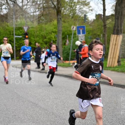 12.04.2026 - 45. Internationalen Wilhelmsburger Insellauf J. Mangold http://msf.ph/oto/9509976 12.04.2026 12:59:07 Ziel 2015, 3926, 3728, 4023, 2009, 4875, 5276, 3017, 5111, 5124, 5644, 5718, 2082, 4741, 5191, 4287, 5219, 2068, 3246, 4035, 5244, 4128, 4565, 5079, 4395, 4187, 4187, 5067, 2069, 4761, 5179, 3192, 5635, 4917, 4171, 4170, 5011, 4781, 4872, 4581, 5338, 5339, 2006, 4096, 5081, 4623, 4620 meine-sportfotos.de