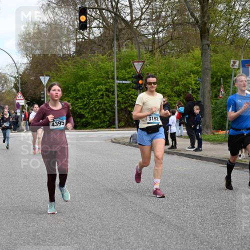 12.04.2026 - 45. Internationalen Wilhelmsburger Insellauf J. Mangold http://msf.ph/oto/9509984 12.04.2026 12:59:09 Ziel 3728, 4023, 2009, 4875, 5276, 3017, 5111, 5124, 5644, 5718, 2082, 4741, 5191, 4287, 5219, 2068, 3246, 4035, 5244, 4128, 4565, 5079, 4395, 4187, 5067, 2069, 4761, 5179, 3192, 5635, 4917, 4171, 4170, 5011, 4781, 4872, 4581, 4872, 4581, 5338, 5339, 2006, 4096, 5081, 4623, 4620, 3999 meine-sportfotos.de
