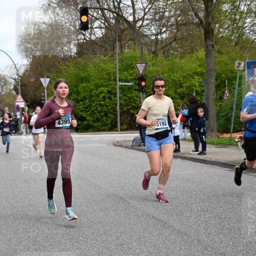 12.04.2026 - 45. Internationalen Wilhelmsburger Insellauf J. Mangold http://msf.ph/oto/9509985 12.04.2026 12:59:09 Ziel 3728, 4023, 2009, 4875, 5276, 3017, 5111, 5124, 5644, 5718, 2082, 4741, 5191, 4287, 5219, 2068, 3246, 4035, 5244, 4128, 4565, 5079, 4395, 4187, 5067, 2069, 4761, 5179, 3192, 5635, 4917, 4171, 4170, 5011, 4781, 4872, 4581, 4872, 4581, 5338, 5339, 2006, 4096, 5081, 4623, 4620, 3999 meine-sportfotos.de