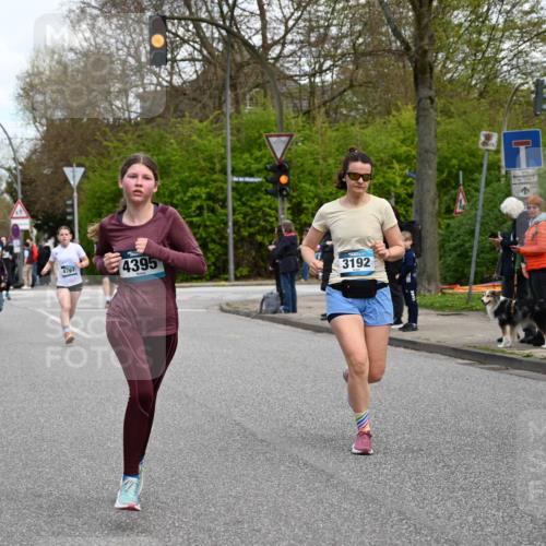 12.04.2026 - 45. Internationalen Wilhelmsburger Insellauf J. Mangold http://msf.ph/oto/9509989 12.04.2026 12:59:09 Ziel 3728, 4023, 2009, 4875, 5276, 3017, 5111, 5124, 5644, 5718, 2082, 4741, 5191, 4287, 5219, 2068, 3246, 4035, 5244, 4128, 4565, 5079, 4395, 4187, 5067, 2069, 4761, 5179, 3192, 5635, 4917, 4171, 4170, 5011, 4781, 4872, 4581, 4872, 4581, 5338, 5339, 2006, 4096, 5081, 4623, 4620, 3999 meine-sportfotos.de