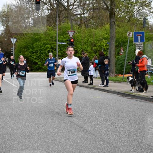 12.04.2026 - 45. Internationalen Wilhelmsburger Insellauf J. Mangold http://msf.ph/oto/9509993 12.04.2026 12:59:12 Ziel 3728, 4023, 2009, 4875, 5276, 3017, 5111, 5124, 5644, 5718, 2082, 4741, 5191, 4287, 5219, 2068, 3246, 4035, 5244, 4128, 4565, 5079, 4395, 4187, 5067, 2069, 4761, 5179, 3192, 5635, 4917, 4171, 4170, 5011, 4781, 4872, 4581, 5338, 5339, 2006, 4096, 5081, 4623, 4620, 3999, 5183, 5863 meine-sportfotos.de