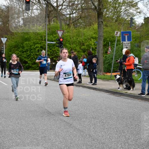 12.04.2026 - 45. Internationalen Wilhelmsburger Insellauf J. Mangold http://msf.ph/oto/9509995 12.04.2026 12:59:12 Ziel 3728, 4023, 2009, 4875, 5276, 3017, 5111, 5124, 5644, 5718, 2082, 4741, 5191, 4287, 5219, 2068, 3246, 4035, 5244, 4128, 4565, 5079, 4395, 4187, 5067, 2069, 4761, 5179, 3192, 5635, 4917, 4171, 4170, 5011, 4781, 4872, 4581, 5338, 5339, 2006, 4096, 5081, 4623, 4620, 3999, 5183, 5863 meine-sportfotos.de