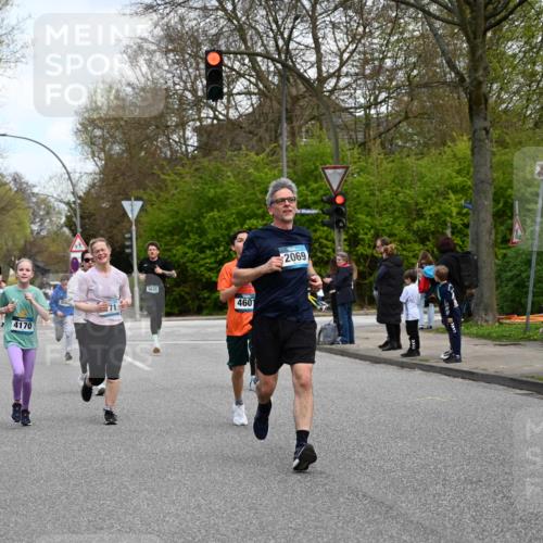 12.04.2026 - 45. Internationalen Wilhelmsburger Insellauf J. Mangold http://msf.ph/oto/9510023 12.04.2026 12:59:16 Ziel 3017, 5111, 5124, 5644, 5718, 2082, 4741, 5191, 4287, 5219, 2068, 3246, 4035, 5244, 4128, 4565, 5079, 4395, 4187, 5067, 2069, 4761, 5179, 3192, 5635, 4917, 4171, 4170, 5011, 4781, 4872, 4581, 5338, 5339, 2006, 4096, 5081, 4623, 4620, 3999, 5183, 5863, 5550, 5074, 5467 meine-sportfotos.de