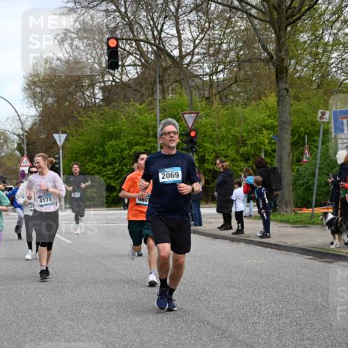 12.04.2026 - 45. Internationalen Wilhelmsburger Insellauf J. Mangold http://msf.ph/oto/9510025 12.04.2026 12:59:17 Ziel 3017, 5111, 5124, 5644, 5718, 2082, 4741, 5191, 4287, 5219, 2068, 3246, 4035, 5244, 4128, 4565, 5079, 4395, 4187, 5067, 2069, 4761, 5179, 3192, 5635, 4917, 4171, 4170, 5011, 4781, 4872, 4581, 5338, 5339, 2006, 4096, 5081, 4623, 4623, 4620, 3999, 5183, 5863, 5550, 5074, 5467, 3972 meine-sportfotos.de
