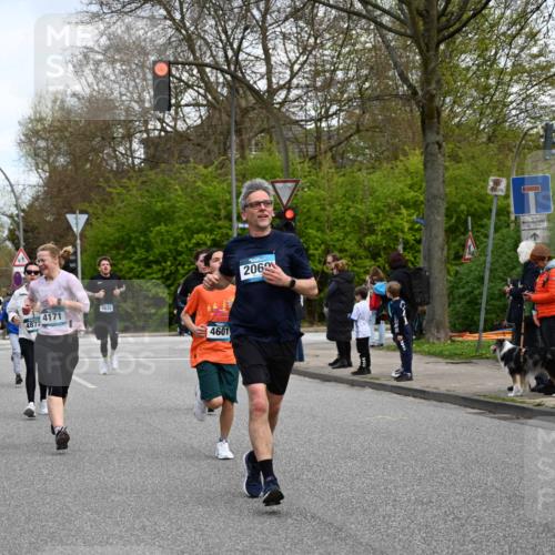12.04.2026 - 45. Internationalen Wilhelmsburger Insellauf J. Mangold http://msf.ph/oto/9510026 12.04.2026 12:59:17 Ziel 3017, 5111, 5124, 5644, 5718, 2082, 4741, 5191, 4287, 5219, 2068, 3246, 4035, 5244, 4128, 4565, 5079, 4395, 4187, 5067, 2069, 4761, 5179, 3192, 5635, 4917, 4171, 4170, 5011, 4781, 4872, 4581, 5338, 5339, 2006, 4096, 5081, 4623, 4623, 4620, 3999, 5183, 5863, 5550, 5074, 5467, 3972 meine-sportfotos.de