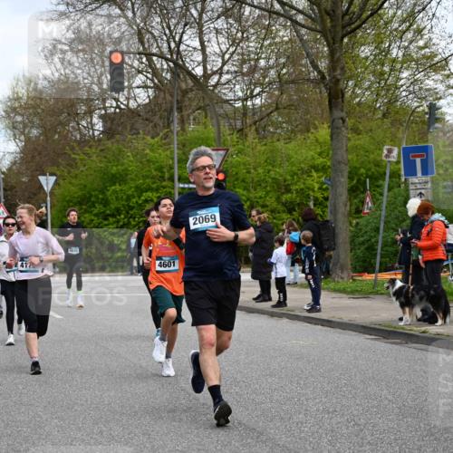 12.04.2026 - 45. Internationalen Wilhelmsburger Insellauf J. Mangold http://msf.ph/oto/9510027 12.04.2026 12:59:17 Ziel 3017, 5111, 5124, 5644, 5718, 2082, 4741, 5191, 4287, 5219, 2068, 3246, 4035, 5244, 4128, 4565, 5079, 4395, 4187, 5067, 2069, 4761, 5179, 3192, 5635, 4917, 4171, 4170, 5011, 4781, 4872, 4581, 5338, 5339, 2006, 4096, 5081, 4623, 4623, 4620, 3999, 5183, 5863, 5550, 5074, 5467, 3972 meine-sportfotos.de