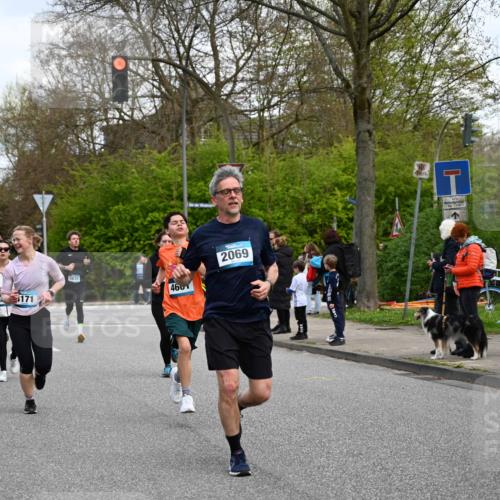 12.04.2026 - 45. Internationalen Wilhelmsburger Insellauf J. Mangold http://msf.ph/oto/9510028 12.04.2026 12:59:17 Ziel 3017, 5111, 5124, 5644, 5718, 2082, 4741, 5191, 4287, 5219, 2068, 3246, 4035, 5244, 4128, 4565, 5079, 4395, 4187, 5067, 2069, 4761, 5179, 3192, 5635, 4917, 4171, 4170, 5011, 4781, 4872, 4581, 5338, 5339, 2006, 4096, 5081, 4623, 4623, 4620, 3999, 5183, 5863, 5550, 5074, 5467, 3972 meine-sportfotos.de