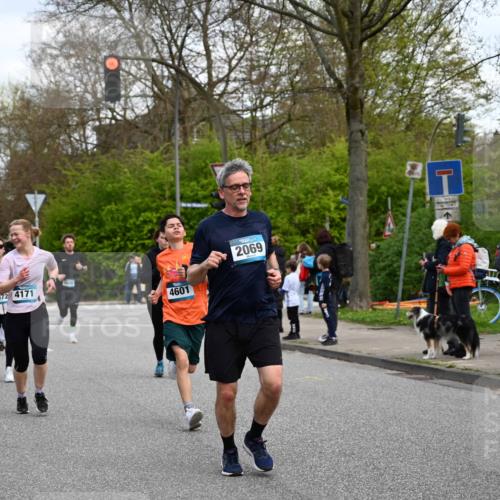 12.04.2026 - 45. Internationalen Wilhelmsburger Insellauf J. Mangold http://msf.ph/oto/9510029 12.04.2026 12:59:17 Ziel 3017, 5111, 5124, 5644, 5718, 2082, 4741, 5191, 4287, 5219, 2068, 3246, 4035, 5244, 4128, 4565, 5079, 4395, 4187, 5067, 2069, 4761, 5179, 3192, 5635, 4917, 4171, 4170, 5011, 4781, 4872, 4581, 5338, 5339, 2006, 4096, 5081, 4623, 4623, 4620, 3999, 5183, 5863, 5550, 5074, 5467, 3972 meine-sportfotos.de