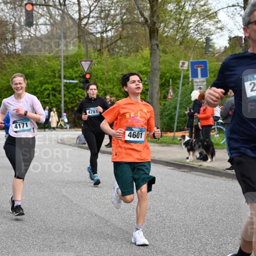 12.04.2026 - 45. Internationalen Wilhelmsburger Insellauf J. Mangold http://msf.ph/oto/9510036 12.04.2026 12:59:18 Ziel 5111, 5124, 5644, 5718, 2082, 4741, 5191, 4287, 5219, 2068, 3246, 4035, 5244, 4128, 4565, 5079, 4395, 4187, 5067, 2069, 4761, 5179, 3192, 5635, 4917, 4171, 4170, 5011, 5011, 4781, 4872, 4581, 5338, 5339, 2006, 4096, 5081, 4623, 4620, 4620, 3999, 5183, 5863, 5550, 5074, 5467, 3972, 2984 meine-sportfotos.de