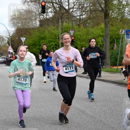 12.04.2026 - 45. Internationalen Wilhelmsburger Insellauf J. Mangold http://msf.ph/oto/9510039 12.04.2026 12:59:19 Ziel 5718, 2082, 4741, 5191, 4287, 5219, 2068, 3246, 4035, 5244, 4128, 4565, 5079, 4395, 4187, 5067, 2069, 4761, 5179, 3192, 5635, 4917, 4171, 4170, 5011, 4781, 4872, 4581, 5338, 5339, 2006, 4096, 5081, 4623, 4620, 3999, 5183, 5863, 5550, 5074, 5467, 3972, 2984 meine-sportfotos.de