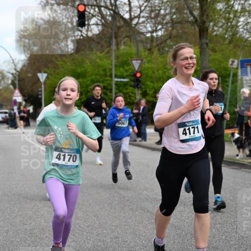 12.04.2026 - 45. Internationalen Wilhelmsburger Insellauf J. Mangold http://msf.ph/oto/9510044 12.04.2026 12:59:19 Ziel 5718, 2082, 4741, 5191, 4287, 5219, 2068, 3246, 4035, 5244, 4128, 4565, 5079, 4395, 4187, 5067, 2069, 4761, 5179, 3192, 5635, 4917, 4171, 4170, 5011, 4781, 4872, 4581, 5338, 5339, 2006, 4096, 5081, 4623, 4620, 3999, 5183, 5863, 5550, 5074, 5467, 3972, 2984 meine-sportfotos.de