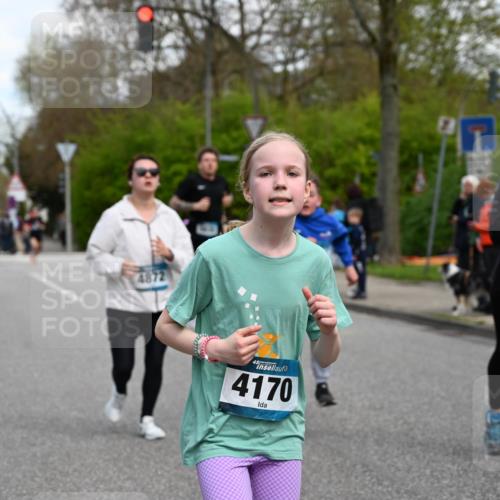 12.04.2026 - 45. Internationalen Wilhelmsburger Insellauf J. Mangold http://msf.ph/oto/9510051 12.04.2026 12:59:20 Ziel 5718, 2082, 4741, 5191, 4287, 5219, 2068, 3246, 4035, 5244, 4128, 4565, 5079, 4395, 4187, 5067, 2069, 4761, 5179, 3192, 5635, 4917, 4171, 4170, 5011, 4781, 4781, 4872, 4581, 5338, 5339, 2006, 4096, 5081, 4623, 4620, 3999, 5183, 5863, 5550, 5074, 5467, 3972, 2984, 2063 meine-sportfotos.de