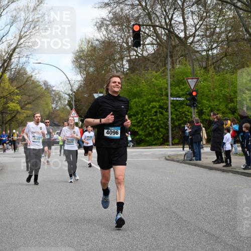 12.04.2026 - 45. Internationalen Wilhelmsburger Insellauf J. Mangold http://msf.ph/oto/9510067 12.04.2026 12:59:24 Ziel 5244, 4128, 4565, 5079, 4395, 4187, 5067, 2069, 4761, 5179, 3192, 5635, 4917, 4171, 4170, 5011, 4781, 4872, 4581, 5338, 5339, 2006, 4096, 5081, 4623, 4620, 3999, 5183, 5863, 5863, 5550, 5074, 5467, 3972, 2984, 2063, 2735, 5657, 4782, 2117 meine-sportfotos.de