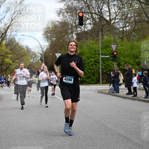 12.04.2026 - 45. Internationalen Wilhelmsburger Insellauf J. Mangold http://msf.ph/oto/9510070 12.04.2026 12:59:24 Ziel 5244, 4128, 4565, 5079, 4395, 4187, 5067, 2069, 4761, 5179, 3192, 5635, 4917, 4171, 4170, 5011, 4781, 4872, 4581, 5338, 5339, 2006, 4096, 5081, 4623, 4620, 3999, 5183, 5863, 5863, 5550, 5074, 5467, 3972, 2984, 2063, 2735, 5657, 4782, 2117 meine-sportfotos.de