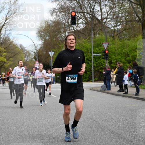 12.04.2026 - 45. Internationalen Wilhelmsburger Insellauf J. Mangold http://msf.ph/oto/9510075 12.04.2026 12:59:25 Ziel 5244, 4128, 4565, 5079, 4395, 4187, 5067, 2069, 4761, 5179, 3192, 5635, 4917, 4171, 4170, 5011, 4781, 4872, 4581, 5338, 5339, 5339, 2006, 4096, 5081, 4623, 4620, 3999, 5183, 5863, 5550, 5550, 5074, 5467, 3972, 2984, 2063, 2735, 5657, 4782, 2117 meine-sportfotos.de