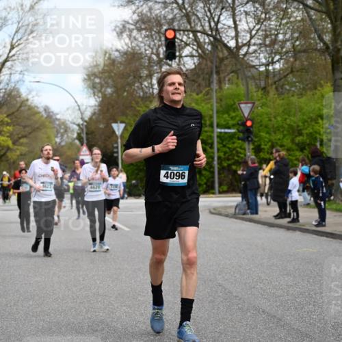 12.04.2026 - 45. Internationalen Wilhelmsburger Insellauf J. Mangold http://msf.ph/oto/9510076 12.04.2026 12:59:25 Ziel 5244, 4128, 4565, 5079, 4395, 4187, 5067, 2069, 4761, 5179, 3192, 5635, 4917, 4171, 4170, 5011, 4781, 4872, 4581, 5338, 5339, 5339, 2006, 4096, 5081, 4623, 4620, 3999, 5183, 5863, 5550, 5550, 5074, 5467, 3972, 2984, 2063, 2735, 5657, 4782, 2117 meine-sportfotos.de
