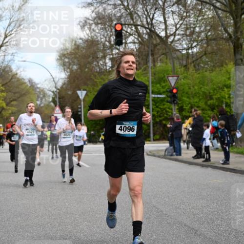 12.04.2026 - 45. Internationalen Wilhelmsburger Insellauf J. Mangold http://msf.ph/oto/9510077 12.04.2026 12:59:25 Ziel 5244, 4128, 4565, 5079, 4395, 4187, 5067, 2069, 4761, 5179, 3192, 5635, 4917, 4171, 4170, 5011, 4781, 4872, 4581, 5338, 5339, 5339, 2006, 4096, 5081, 4623, 4620, 3999, 5183, 5863, 5550, 5550, 5074, 5467, 3972, 2984, 2063, 2735, 5657, 4782, 2117 meine-sportfotos.de
