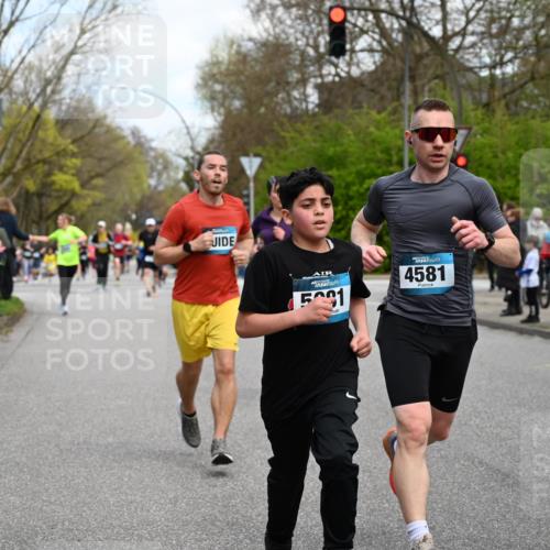 12.04.2026 - 45. Internationalen Wilhelmsburger Insellauf J. Mangold http://msf.ph/oto/9510099 12.04.2026 12:59:29 Ziel 4395, 4187, 5067, 2069, 4761, 5179, 3192, 5635, 4917, 4171, 4170, 5011, 4781, 4872, 4581, 5338, 5339, 2006, 4096, 5081, 4623, 4623, 4620, 3999, 5183, 5863, 5550, 5074, 5467, 3972, 3972, 2984, 2063, 2735, 5657, 4782, 2117, 2683, 4983, 3403, 4530, 5107, 5120, 2291, 5104, 5670, 5145, 5669 meine-sportfotos.de