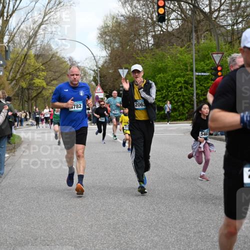 12.04.2026 - 45. Internationalen Wilhelmsburger Insellauf J. Mangold http://msf.ph/oto/9510155 12.04.2026 12:59:40 Ziel 4171, 4170, 5011, 4781, 4872, 4581, 5338, 5339, 2006, 4096, 5081, 4623, 4620, 3999, 5183, 5863, 5550, 5074, 5467, 3972, 2984, 2063, 2735, 5657, 4782, 2117, 2683, 4983, 3403, 4530, 5107, 5120, 4530, 5107, 5120, 2291, 5104, 5670, 5145, 5669, 3212, 3167, 3318, 3314, 3165, 4698, 4962, 5798 meine-sportfotos.de