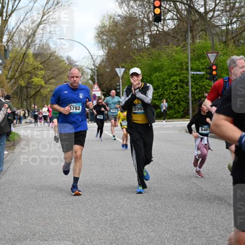 12.04.2026 - 45. Internationalen Wilhelmsburger Insellauf J. Mangold http://msf.ph/oto/9510156 12.04.2026 12:59:40 Ziel 4171, 4170, 5011, 4781, 4872, 4581, 5338, 5339, 2006, 4096, 5081, 4623, 4620, 3999, 5183, 5863, 5550, 5074, 5467, 3972, 2984, 2063, 2735, 5657, 4782, 2117, 2683, 4983, 3403, 4530, 5107, 5120, 4530, 5107, 5120, 2291, 5104, 5670, 5145, 5669, 3212, 3167, 3318, 3314, 3165, 4698, 4962, 5798 meine-sportfotos.de