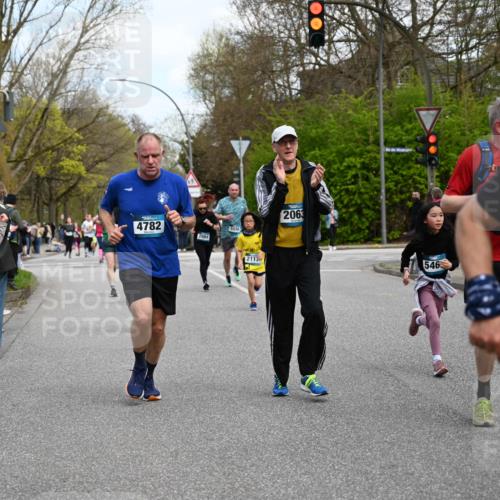 12.04.2026 - 45. Internationalen Wilhelmsburger Insellauf J. Mangold http://msf.ph/oto/9510158 12.04.2026 12:59:41 Ziel 5011, 4781, 4872, 4581, 5338, 5339, 2006, 4096, 5081, 4623, 4620, 3999, 5183, 5863, 5550, 5074, 5467, 3972, 3972, 2984, 2063, 2735, 5657, 4782, 2117, 2683, 4983, 3403, 4530, 5107, 5120, 2291, 5104, 5670, 5145, 5669, 2291, 5104, 5670, 5145, 5669, 3212, 3167, 3318, 3314, 3165, 4698, 4962, 5798, 4074, 5828 meine-sportfotos.de