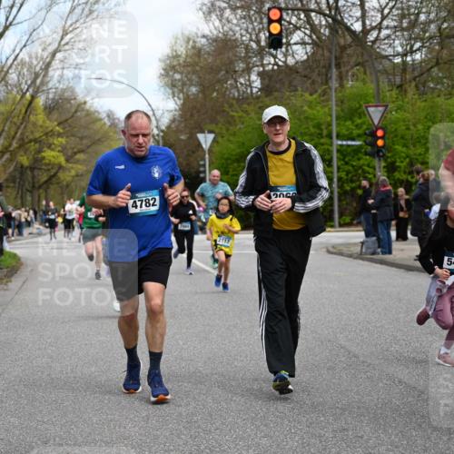 12.04.2026 - 45. Internationalen Wilhelmsburger Insellauf J. Mangold http://msf.ph/oto/9510163 12.04.2026 12:59:41 Ziel 5011, 4781, 4872, 4581, 5338, 5339, 2006, 4096, 5081, 4623, 4620, 3999, 5183, 5863, 5550, 5074, 5467, 3972, 3972, 2984, 2063, 2735, 5657, 4782, 2117, 2683, 4983, 3403, 4530, 5107, 5120, 2291, 5104, 5670, 5145, 5669, 2291, 5104, 5670, 5145, 5669, 3212, 3167, 3318, 3314, 3165, 4698, 4962, 5798, 4074, 5828 meine-sportfotos.de