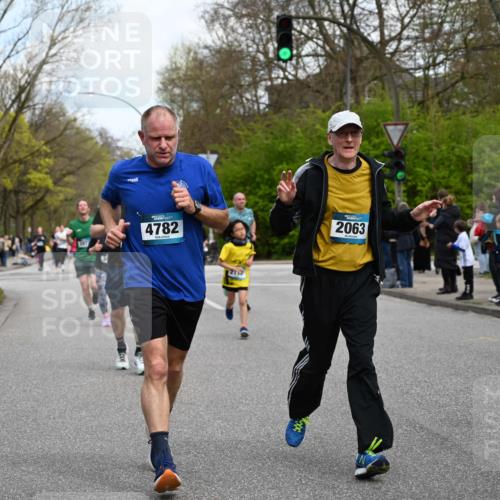 12.04.2026 - 45. Internationalen Wilhelmsburger Insellauf J. Mangold http://msf.ph/oto/9510168 12.04.2026 12:59:41 Ziel 5011, 4781, 4872, 4581, 5338, 5339, 2006, 4096, 5081, 4623, 4620, 3999, 5183, 5863, 5550, 5074, 5467, 3972, 3972, 2984, 2063, 2735, 5657, 4782, 2117, 2683, 4983, 3403, 4530, 5107, 5120, 2291, 5104, 5670, 5145, 5669, 2291, 5104, 5670, 5145, 5669, 3212, 3167, 3318, 3314, 3165, 4698, 4962, 5798, 4074, 5828 meine-sportfotos.de
