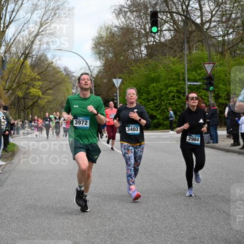 12.04.2026 - 45. Internationalen Wilhelmsburger Insellauf J. Mangold http://msf.ph/oto/9510175 12.04.2026 12:59:45 Ziel 4781, 4872, 4581, 5338, 5339, 2006, 4096, 5081, 4623, 4620, 3999, 5183, 5863, 5550, 5074, 5467, 3972, 2984, 2063, 2735, 2735, 5657, 4782, 2117, 2683, 4983, 3403, 4530, 5107, 5120, 2291, 5104, 5670, 5145, 5669, 3212, 3167, 3318, 3314, 3165, 4698, 4962, 5798, 4074, 5828, 5610, 5083 meine-sportfotos.de