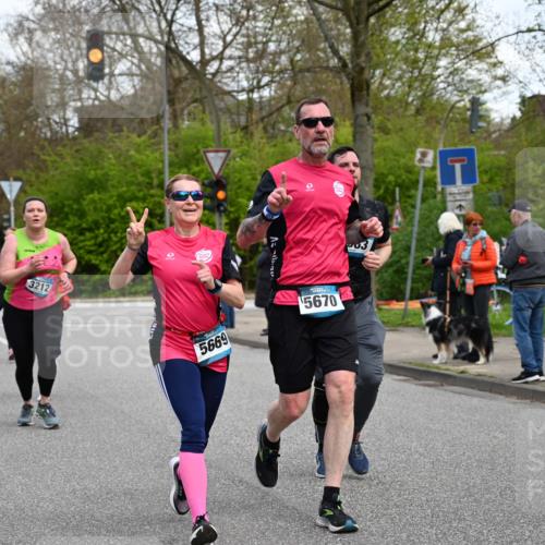 12.04.2026 - 45. Internationalen Wilhelmsburger Insellauf J. Mangold http://msf.ph/oto/9510200 12.04.2026 12:59:52 Ziel 4623, 4620, 3999, 5183, 5863, 5550, 5074, 5467, 3972, 2984, 2063, 2735, 5657, 4782, 2117, 2683, 4983, 3403, 4530, 5107, 5120, 4530, 5107, 5120, 2291, 5104, 5670, 5145, 5669, 3212, 3167, 3318, 3314, 3165, 4698, 4962, 5798, 4074, 5828, 5610, 5083, 4410, 3378 meine-sportfotos.de