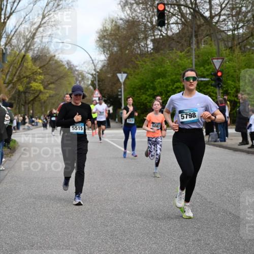 12.04.2026 - 45. Internationalen Wilhelmsburger Insellauf J. Mangold http://msf.ph/oto/9510302 12.04.2026 13:00:07 Ziel 2984, 2063, 2735, 5657, 4782, 2117, 2683, 4983, 3403, 4530, 5107, 5120, 2291, 5104, 5670, 5145, 5669, 3212, 3167, 3318, 3314, 3165, 4698, 4962, 5798, 4074, 5828, 5610, 5083, 5083, 4410, 3378, 5012, 2303, 4997, 4397, 5854, 5737 meine-sportfotos.de