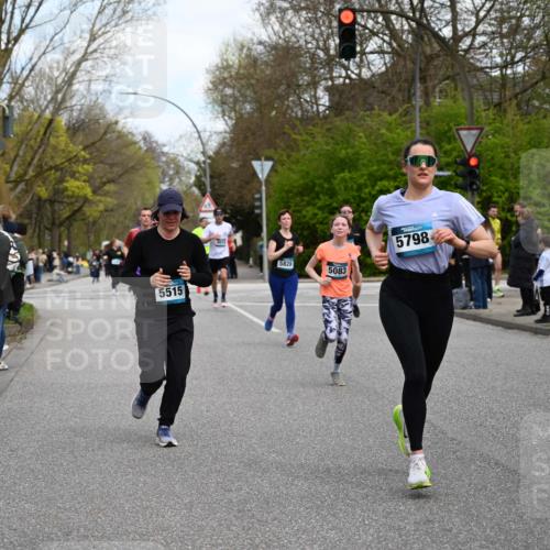 12.04.2026 - 45. Internationalen Wilhelmsburger Insellauf J. Mangold http://msf.ph/oto/9510303 12.04.2026 13:00:07 Ziel 2984, 2063, 2735, 5657, 4782, 2117, 2683, 4983, 3403, 4530, 5107, 5120, 2291, 5104, 5670, 5145, 5669, 3212, 3167, 3318, 3314, 3165, 4698, 4962, 5798, 4074, 5828, 5610, 5083, 5083, 4410, 3378, 5012, 2303, 4997, 4397, 5854, 5737 meine-sportfotos.de