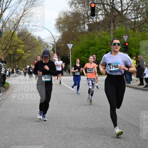 12.04.2026 - 45. Internationalen Wilhelmsburger Insellauf J. Mangold http://msf.ph/oto/9510304 12.04.2026 13:00:07 Ziel 2984, 2063, 2735, 5657, 4782, 2117, 2683, 4983, 3403, 4530, 5107, 5120, 2291, 5104, 5670, 5145, 5669, 3212, 3167, 3318, 3314, 3165, 4698, 4962, 5798, 4074, 5828, 5610, 5083, 5083, 4410, 3378, 5012, 2303, 4997, 4397, 5854, 5737 meine-sportfotos.de