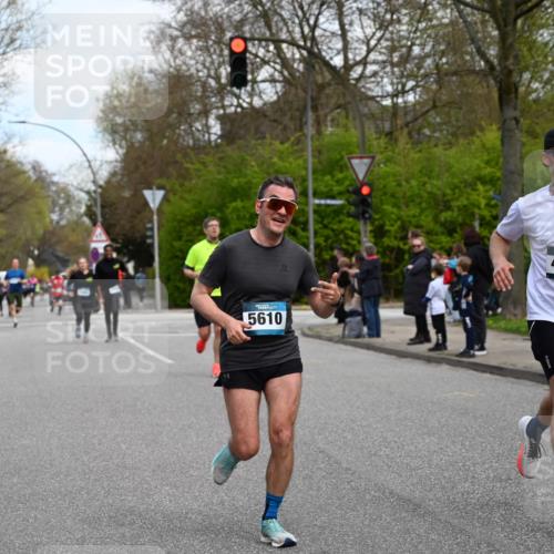 12.04.2026 - 45. Internationalen Wilhelmsburger Insellauf J. Mangold http://msf.ph/oto/9510355 12.04.2026 13:00:12 Ziel 4782, 2117, 2683, 4983, 3403, 4530, 5107, 5120, 2291, 5104, 5670, 5145, 5669, 3212, 3167, 3318, 3314, 3165, 4698, 4962, 5798, 4074, 5828, 5610, 5083, 4410, 3378, 5012, 2303, 4997, 4397, 5854, 5737, 5412, 4826, 3136, 4098, 4468, 2964 meine-sportfotos.de