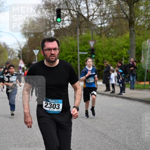 12.04.2026 - 45. Internationalen Wilhelmsburger Insellauf J. Mangold http://msf.ph/oto/9510450 12.04.2026 13:00:31 Ziel 5610, 5083, 4410, 3378, 5012, 2303, 4997, 4397, 5854, 5737, 5412, 4826, 3136, 4098, 4468, 2964, 5311, 4707, 4696, 5777, 3166, 4702, 3166, 4702, 4407, 4827, 4622, 5799, 4537, 4538, 4830, 4354, 4772, 4355, 5106, 4332 meine-sportfotos.de