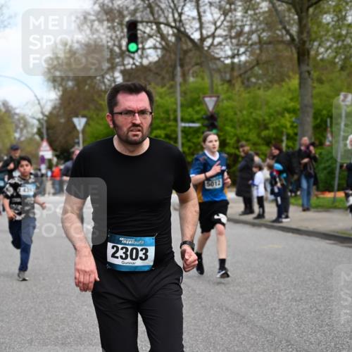 12.04.2026 - 45. Internationalen Wilhelmsburger Insellauf J. Mangold http://msf.ph/oto/9510451 12.04.2026 13:00:31 Ziel 5610, 5083, 4410, 3378, 5012, 2303, 4997, 4397, 5854, 5737, 5412, 4826, 3136, 4098, 4468, 2964, 5311, 4707, 4696, 5777, 3166, 4702, 3166, 4702, 4407, 4827, 4622, 5799, 4537, 4538, 4830, 4354, 4772, 4355, 5106, 4332 meine-sportfotos.de