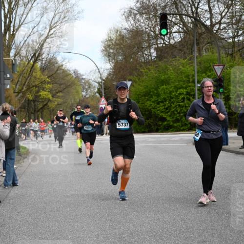 12.04.2026 - 45. Internationalen Wilhelmsburger Insellauf J. Mangold http://msf.ph/oto/9510465 12.04.2026 13:00:34 Ziel 4410, 3378, 5012, 2303, 4997, 4397, 5854, 5737, 5412, 4826, 3136, 4098, 4468, 2964, 5311, 4707, 4696, 5777, 3166, 4702, 4407, 4827, 4622, 5799, 4537, 4538, 4830, 4354, 4772, 4355, 5106, 4332, 5765, 4944, 4546 meine-sportfotos.de