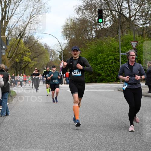 12.04.2026 - 45. Internationalen Wilhelmsburger Insellauf J. Mangold http://msf.ph/oto/9510467 12.04.2026 13:00:34 Ziel 4410, 3378, 5012, 2303, 4997, 4397, 5854, 5737, 5412, 4826, 3136, 4098, 4468, 2964, 5311, 4707, 4696, 5777, 3166, 4702, 4407, 4827, 4622, 5799, 4537, 4538, 4830, 4354, 4772, 4355, 5106, 4332, 5765, 4944, 4546 meine-sportfotos.de
