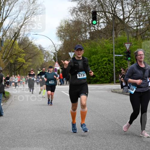 12.04.2026 - 45. Internationalen Wilhelmsburger Insellauf J. Mangold http://msf.ph/oto/9510471 12.04.2026 13:00:35 Ziel 4410, 3378, 5012, 2303, 4997, 4397, 5854, 5737, 5412, 4826, 3136, 4098, 4468, 2964, 5311, 4707, 4696, 5777, 3166, 4702, 4407, 4827, 4622, 5799, 4537, 4538, 4830, 4354, 4772, 4355, 5106, 4332, 5765, 4944, 4546, 5485 meine-sportfotos.de