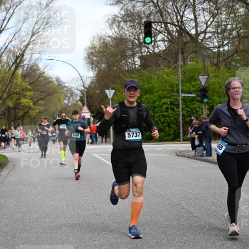 12.04.2026 - 45. Internationalen Wilhelmsburger Insellauf J. Mangold http://msf.ph/oto/9510473 12.04.2026 13:00:35 Ziel 4410, 3378, 5012, 2303, 4997, 4397, 5854, 5737, 5412, 4826, 3136, 4098, 4468, 2964, 5311, 4707, 4696, 5777, 3166, 4702, 4407, 4827, 4622, 5799, 4537, 4538, 4830, 4354, 4772, 4355, 5106, 4332, 5765, 4944, 4546, 5485 meine-sportfotos.de